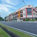 Oyo 90892 L&E Hotel