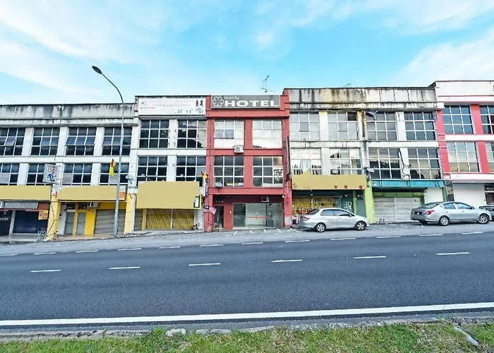 Oyo 90892 L&E Hotel