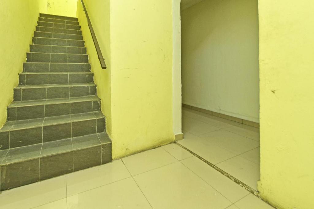 Oyo 90892 L&e Hotel